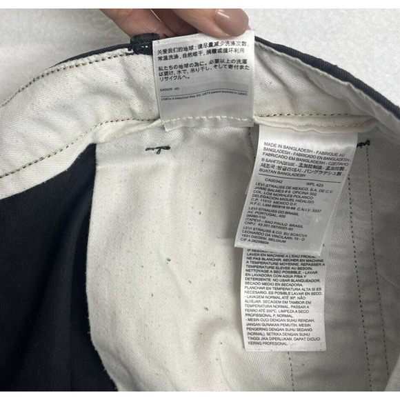 Levis Mens Cargo Shorts Size 40 Black Baggy Skater Y2K Grunge Flap Pockets - Picture 14 of 16